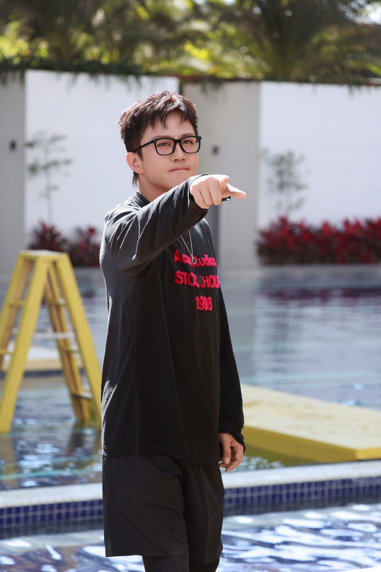 太好笑了！邓超试图复刻鹿晗妆造，结果被陈赫调侃是“买家秀”和“卖家秀”的区别。超