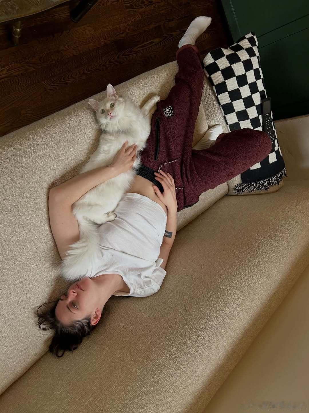 kristen stewart克里斯汀斯图尔特的老婆Dylan meyer晒出小