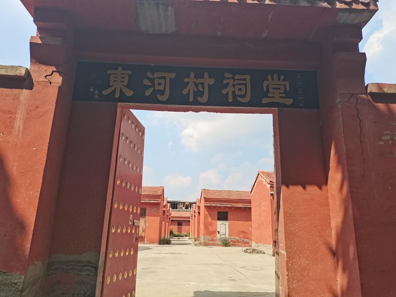 东河村祠堂
华北平原很少看到祠堂
主要是多年来
这里一直是古战场
风云荡漾
岁月