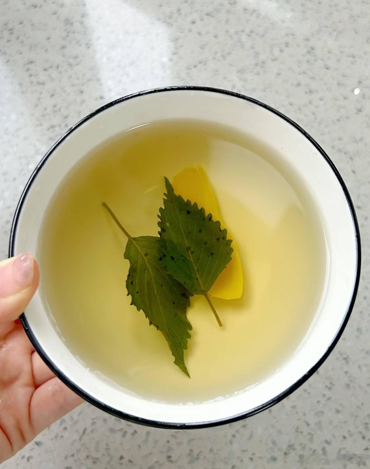 中伏至末伏纯阳之草紫苏：温阳排陈年寒湿，优势优于生姜一、核心总述：为何伏天选紫苏