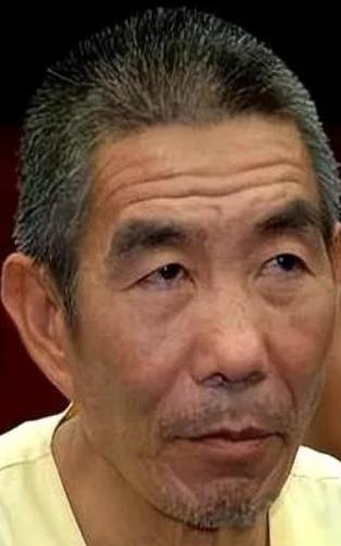 张永明这个人，十九岁就杀了人，被判死缓，蹲了二十多年监狱，97 年放出来。他回到