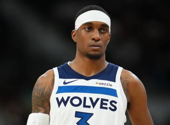 美记：麦丹那句话说得没错，约基奇今晚防守端简直是个筛子
04月25日讯，在紧张刺