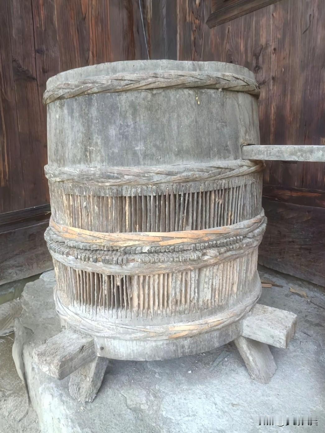 这是什么？既然问了50多个人都不认识，好像年代有点久远了，至少70多年前的东西了
