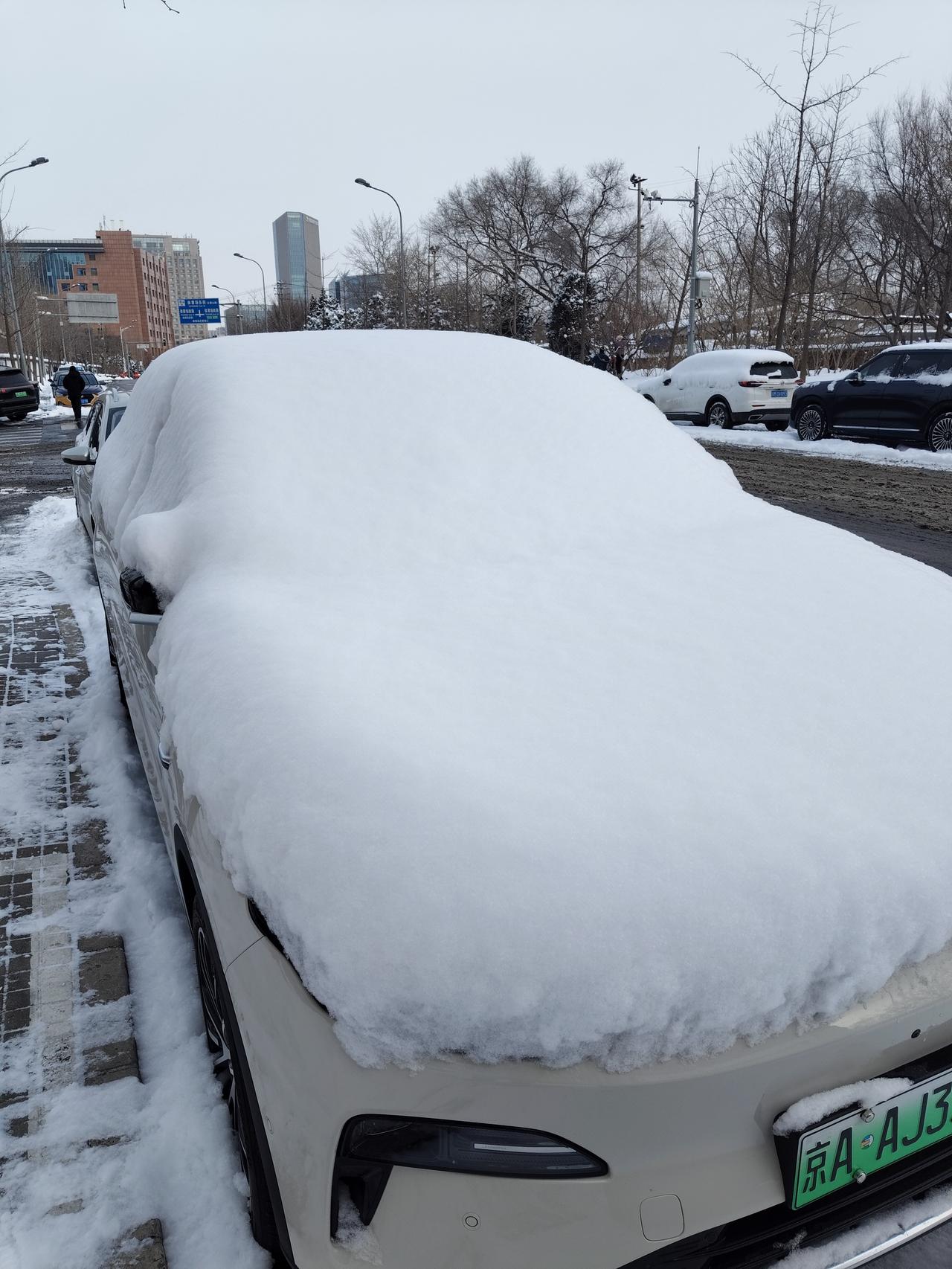 冬日的惬意，藏在每一个慢下来的瞬间。晨起推开窗，冷风裹着淡淡的霜气扑面而来，远处