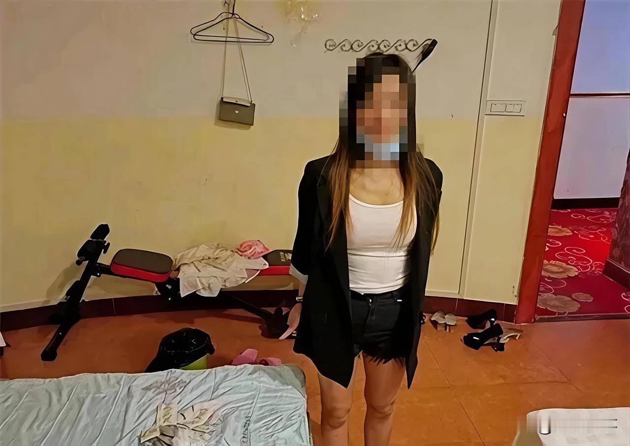 广西百色，一52岁女子明知自己感染HIV，却在接受抗病毒治疗期间，干起了不法营生