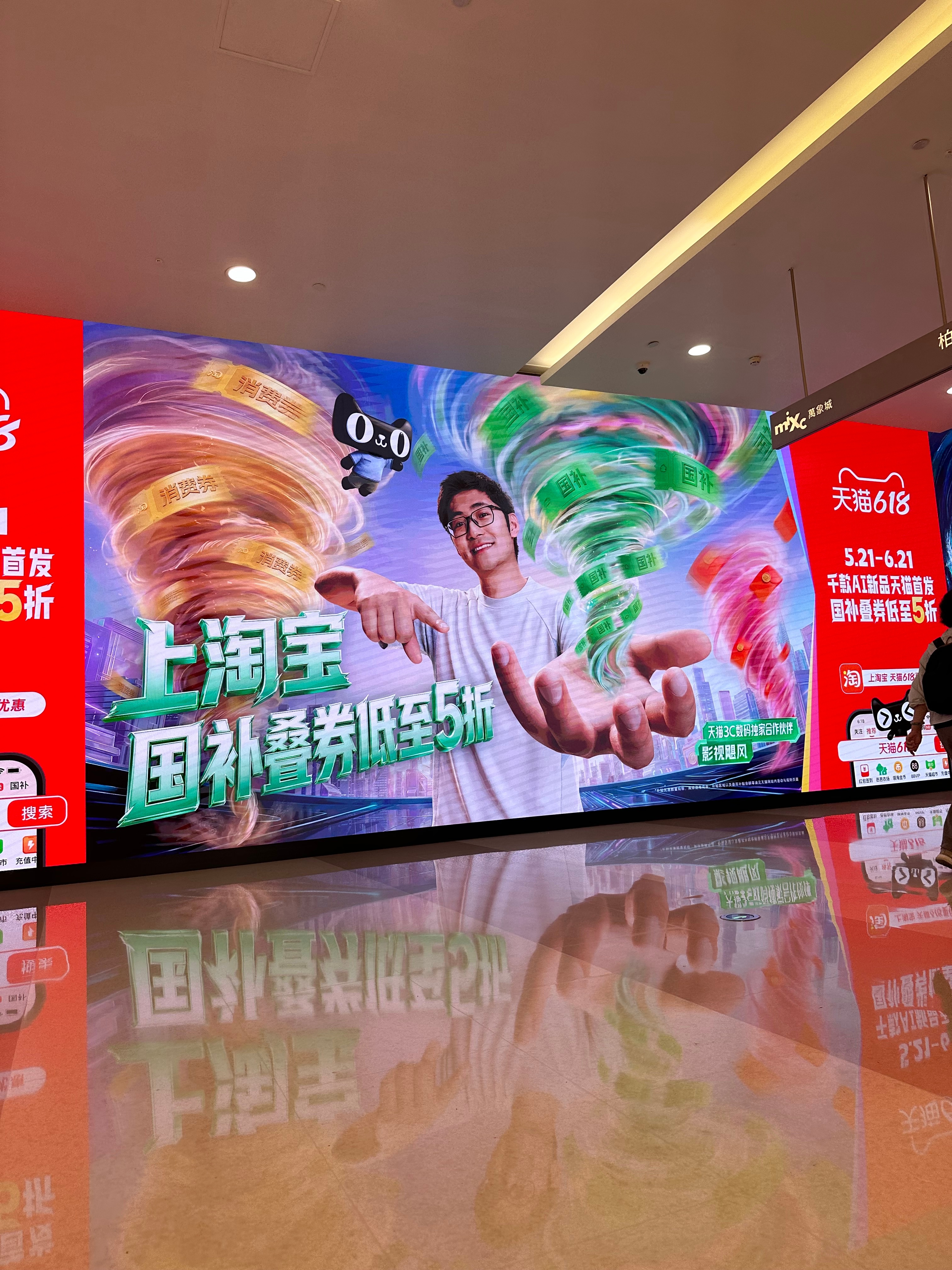突然理解自己为什么会高物欲了 好家伙，见过拆快递，快递多到“冲出地球”还是第一次
