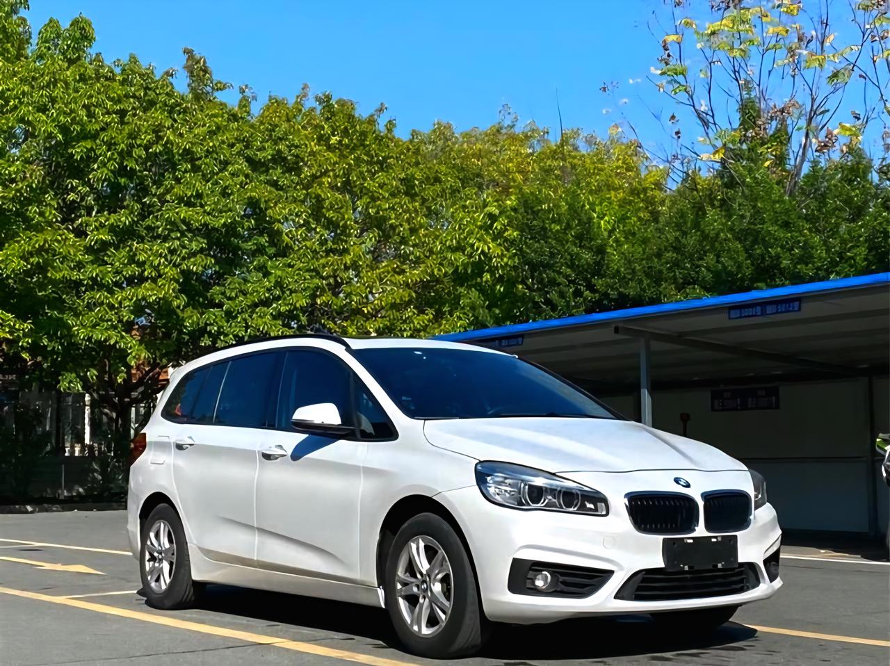 这台车在日本卖爆了，可以说占豪华品牌总销量的冠军宝座好几个月。它就是宝马二系gr