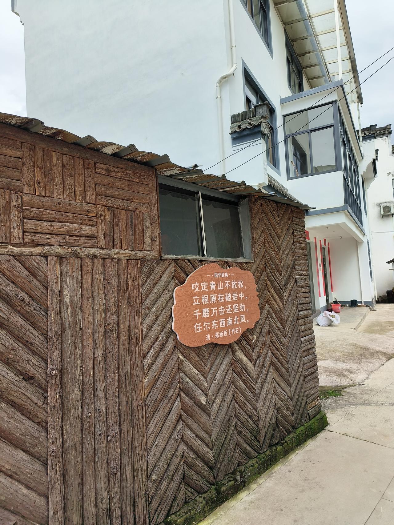 年轻人讨厌“爹味”主要源于‌沟通姿态的不平等‌、‌经验与时代的脱节‌以及‌对个人