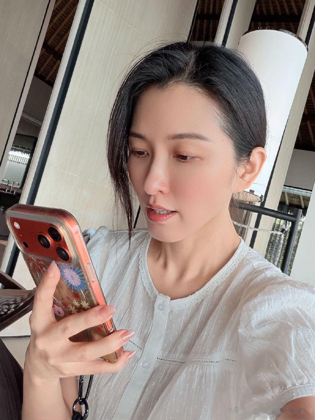 徐洁儿抢票徐洁儿的趣味抢票日常出圈，和粉丝同台竞争音乐会门票，性格真实不做作，平