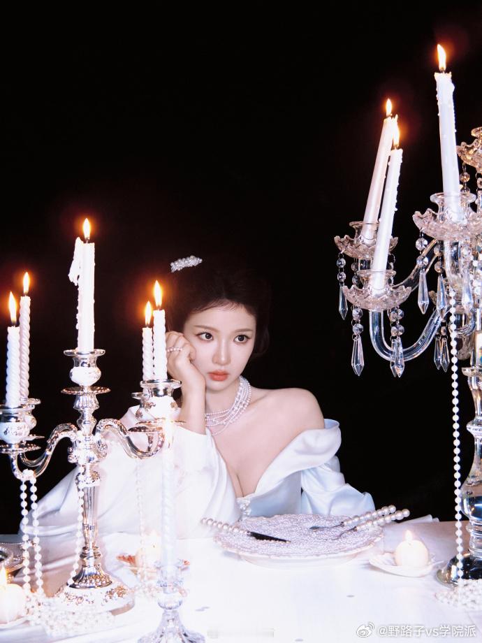 张淼怡星光大赏出图张淼怡中世纪公主 张淼怡星光大赏出图解锁古典魅力，中世纪公主造