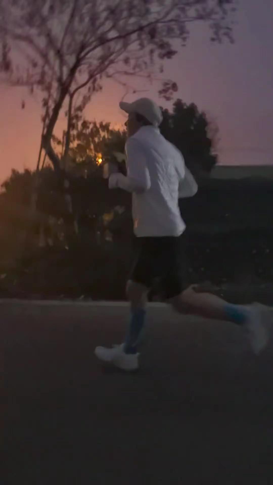 2026年的第一场半马强度 跑步开启我的2026，距离21.27公里，配速432