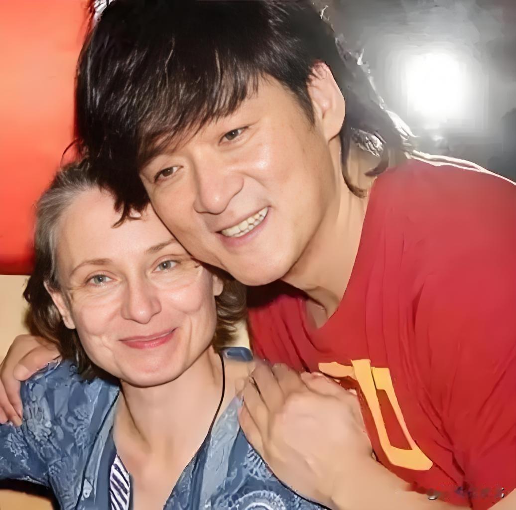 你猜他们俩是什么关系？我问了几个人，他们都没猜对！