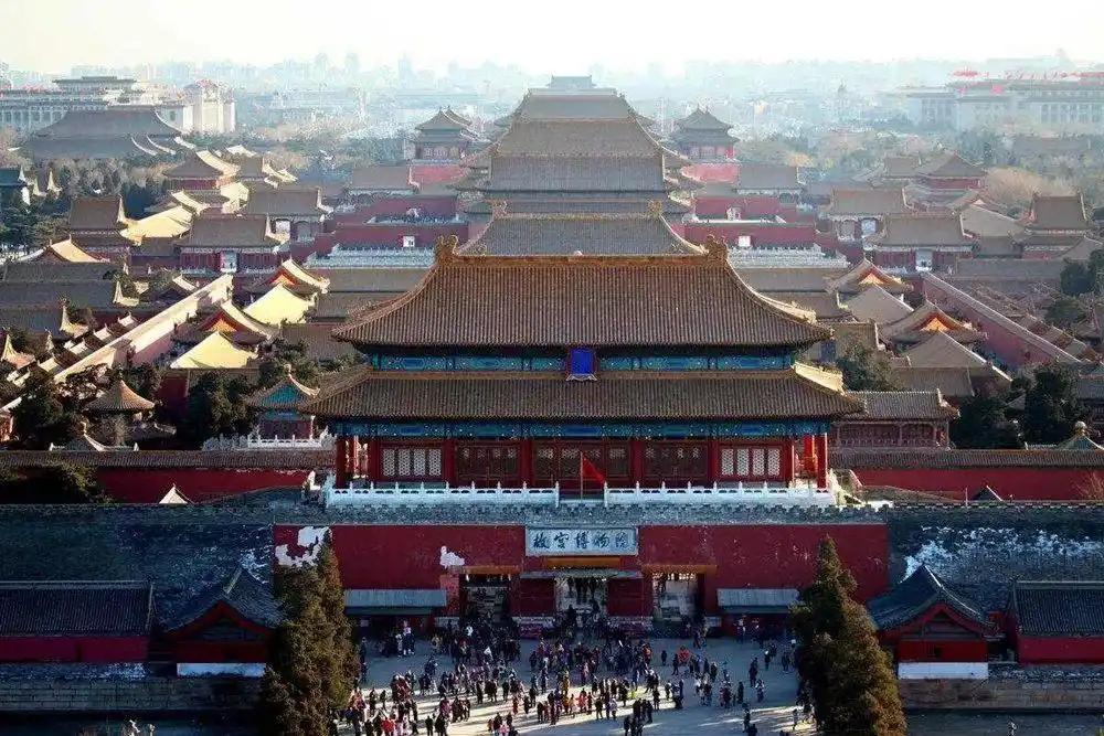 故宫缺钱到了什么地步，似乎永远入不敷出？故宫每年门票收入近8亿，文创收入大约15