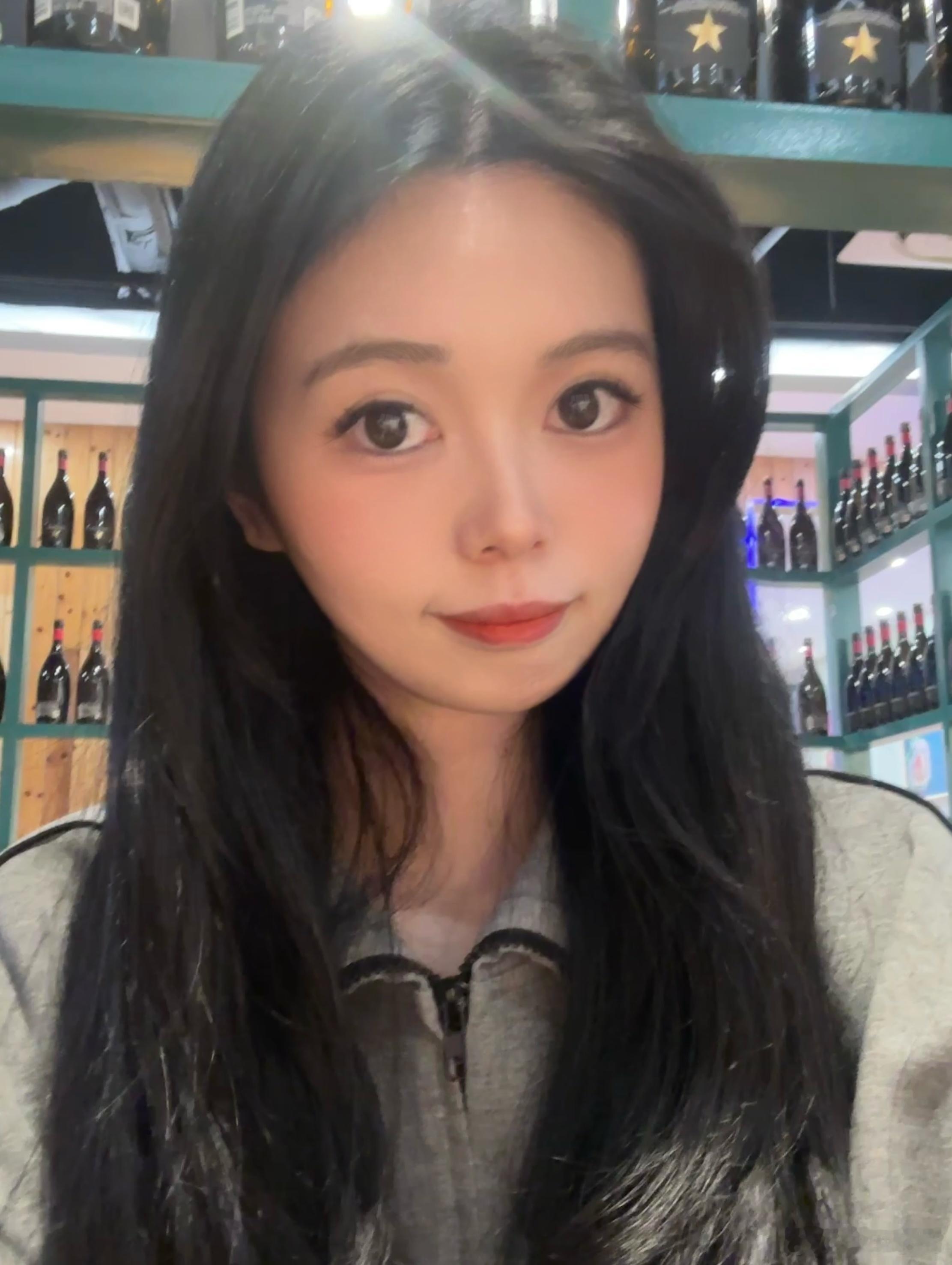 我爱吃饭 我爱吃小龙虾 吃饭是全世界最幸福的事情[泪] ​​​
