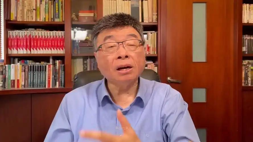 邱毅说，台北市市长蒋万安曾宣称，如果大陆继续在台海进行军机绕台和军演的话，他就要