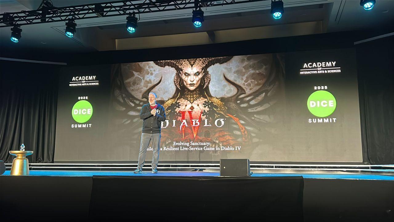 暗黑4  另一个角度拍摄的2025年DICE峰会上暗黑IP大总管Rod Ferg