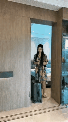 这老婆真会借坡下驴，如果不看老公手机，这次还真找不到借口。