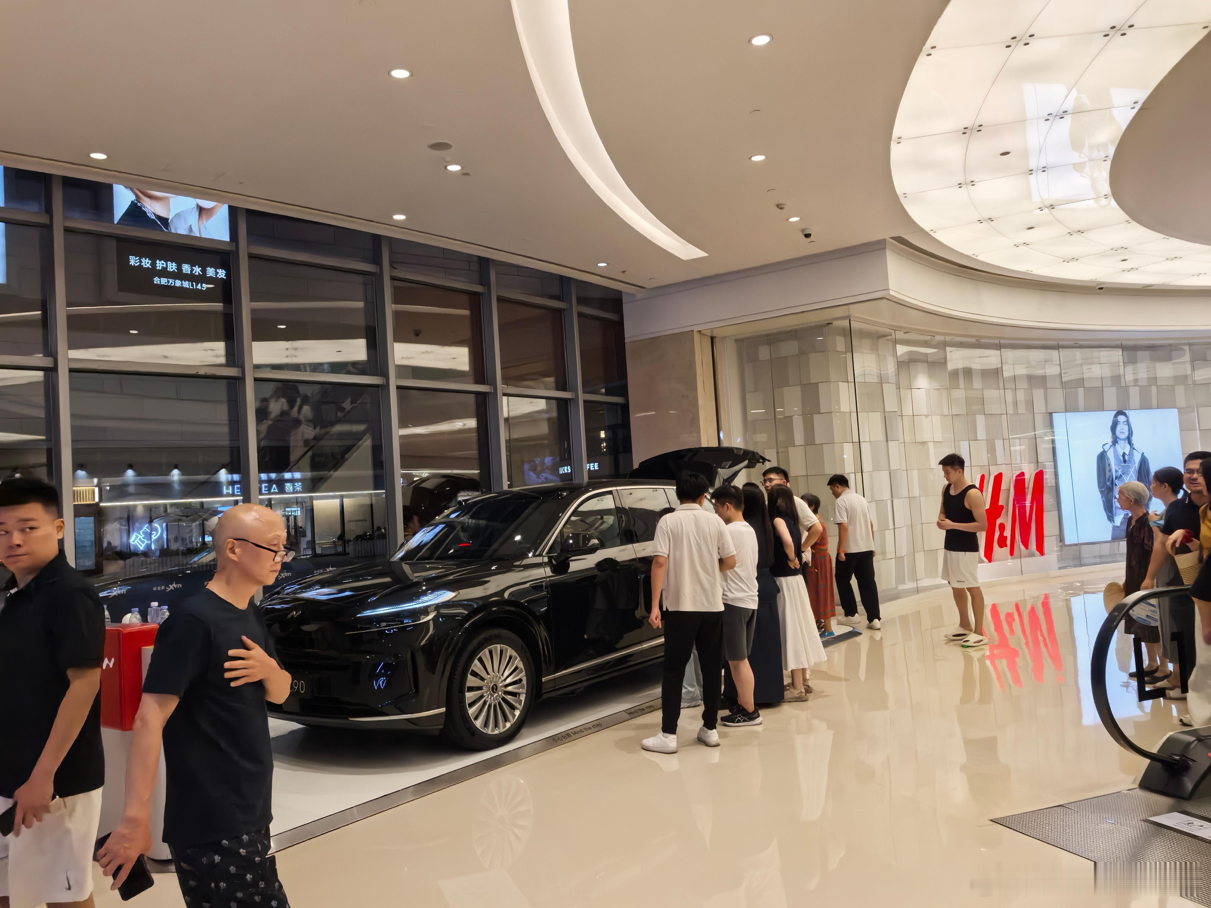 周六晚上7点合肥万象城乐道L90那边需要排队我就没靠近了还好理想i8这边随时可以