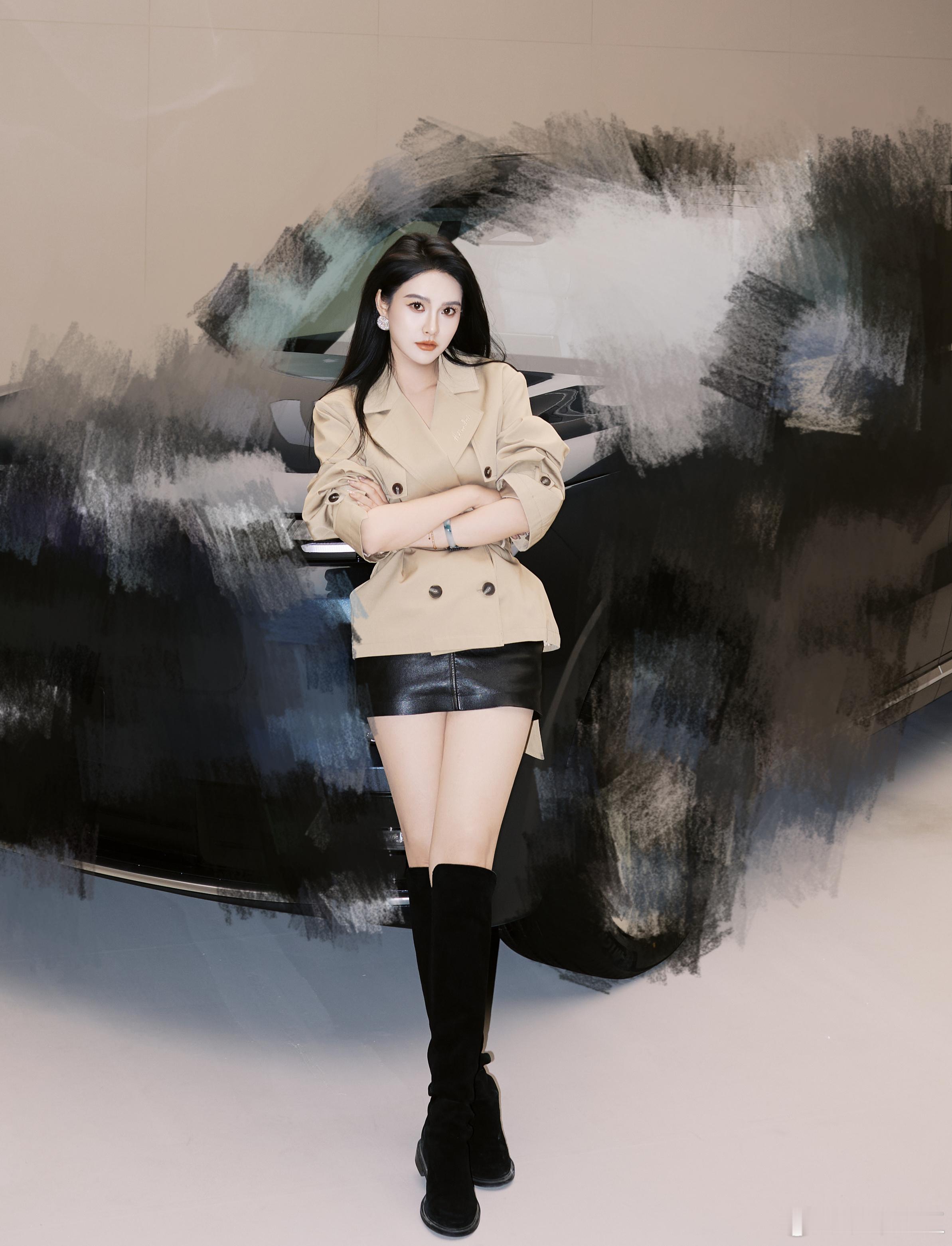 皮裙姐姐问你：吃中饭没啊？ 上海