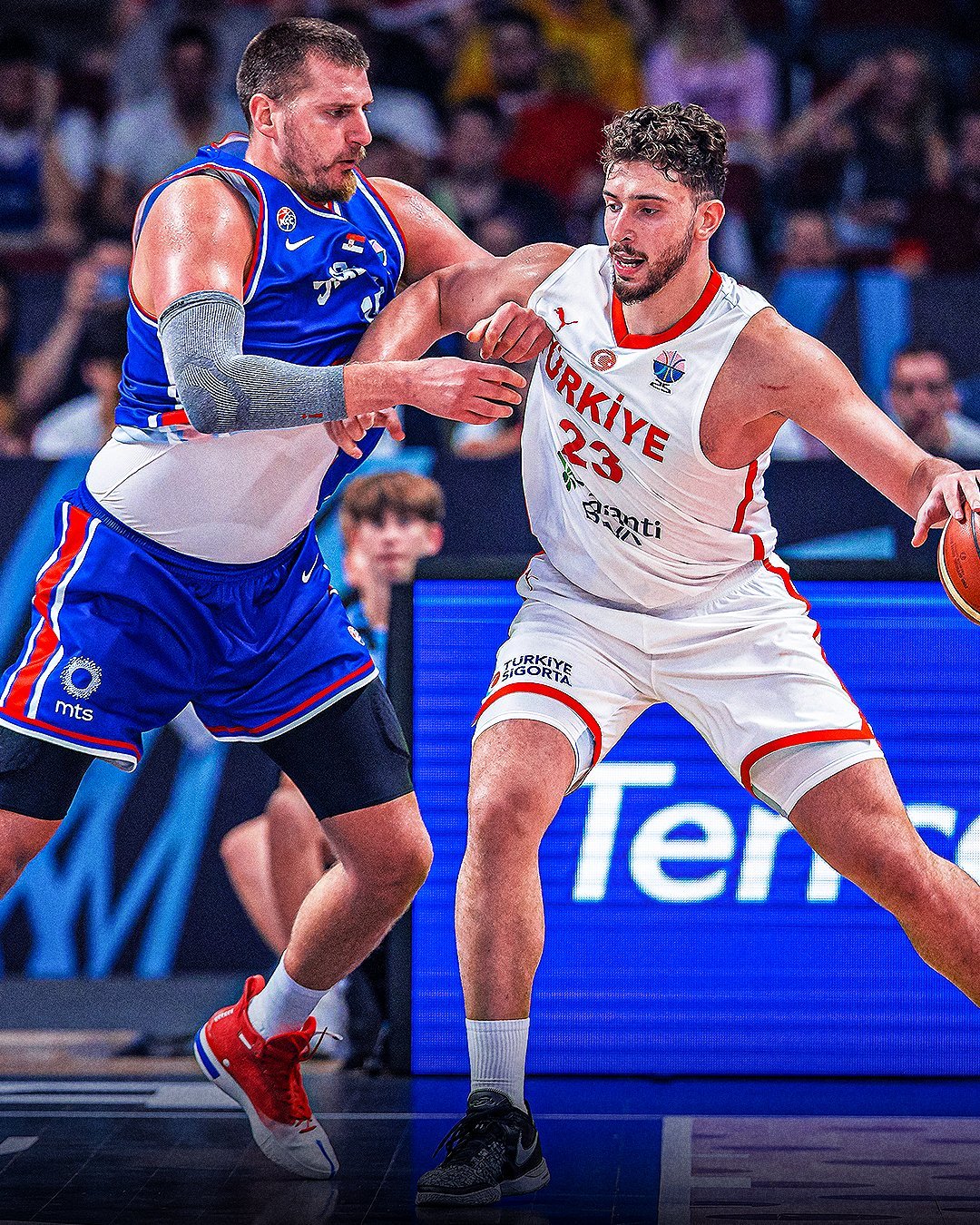 本赛季NBA场均至少22+9+7的三个球员