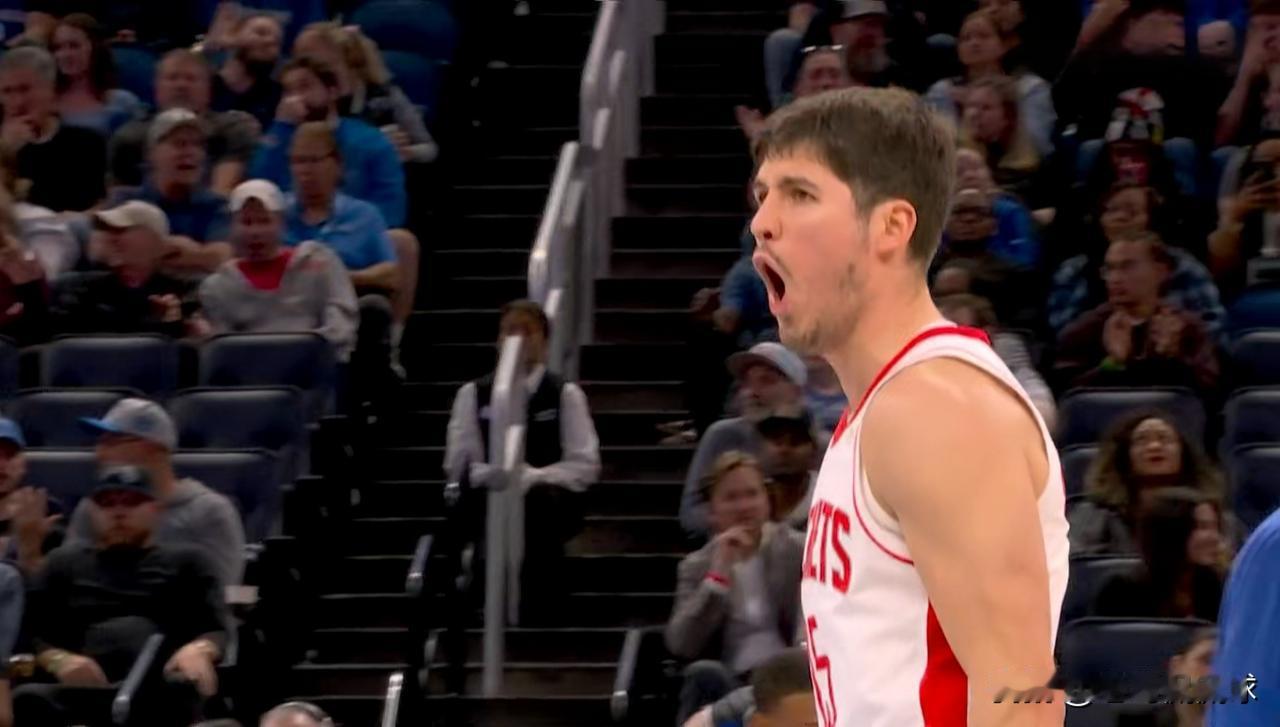 火箭新星谢波德真是让人感到惊叹，他又爆发了！在今天火箭客场挑战魔术的比赛中，目前