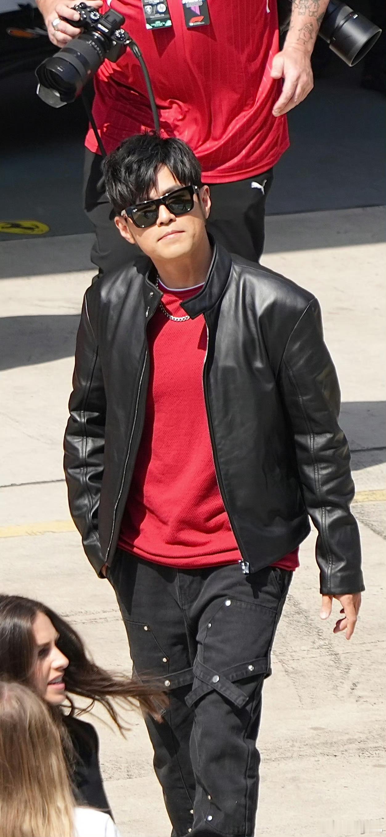 周杰伦出席上海F1大奖赛还得是周董，这气场太帅了[打call] ​​​