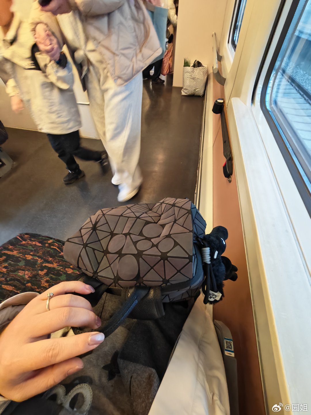 今天的高铁座位选的好啊，前途一片光明