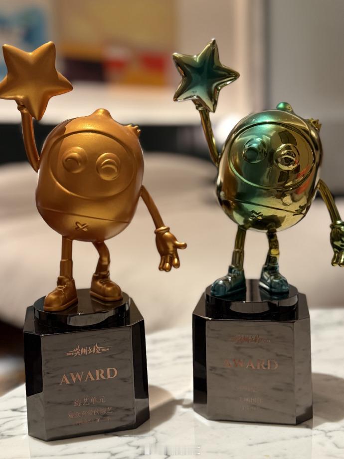 鹭卓说很开心的尖叫之夜  鹭卓我们继续一起做大做强  听闻鹭卓提及尖叫之夜的开心