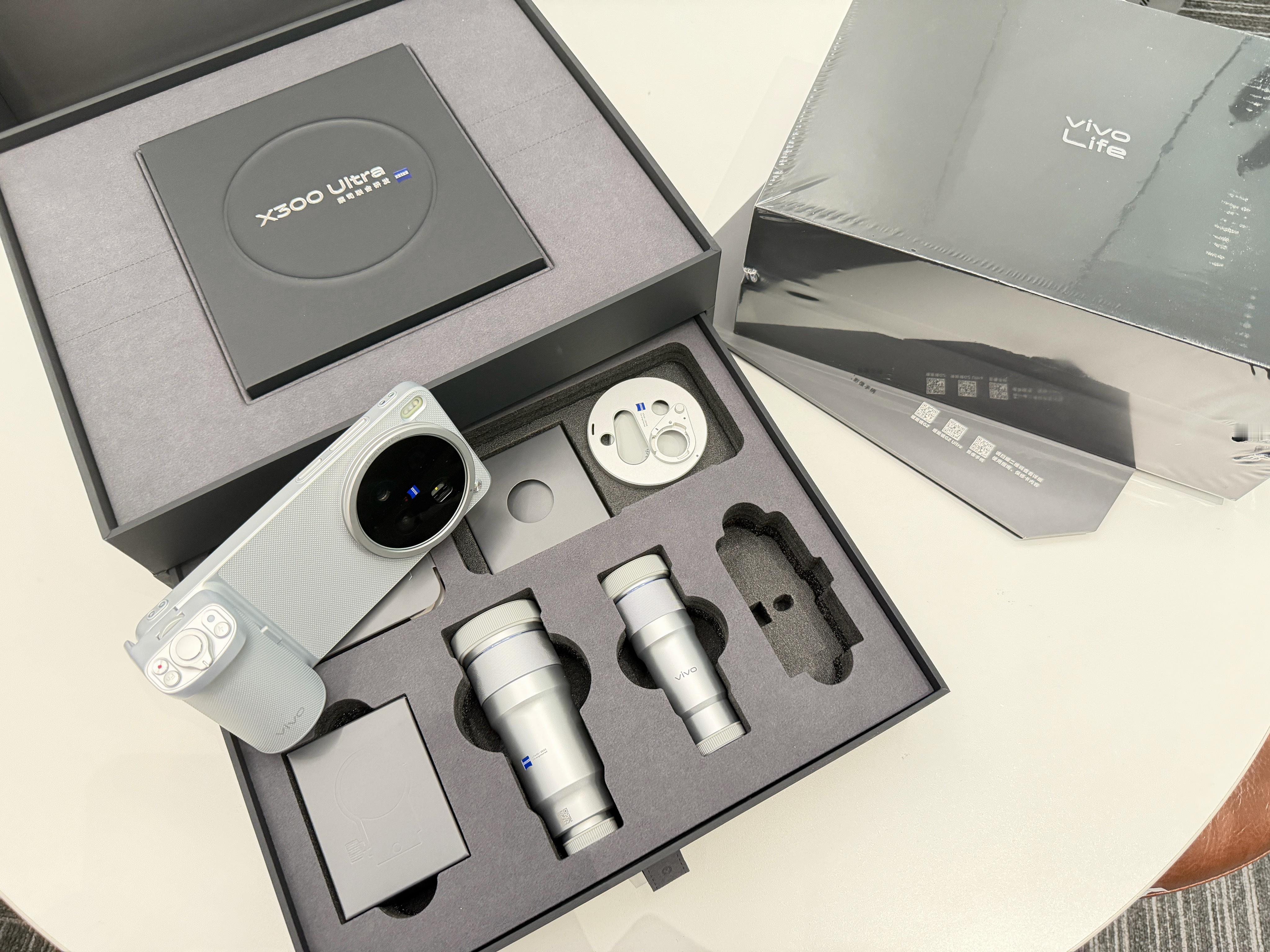 今天去看斌哥发布ES9！先升级一下主力拍摄设备 —— vivo X300 Ult