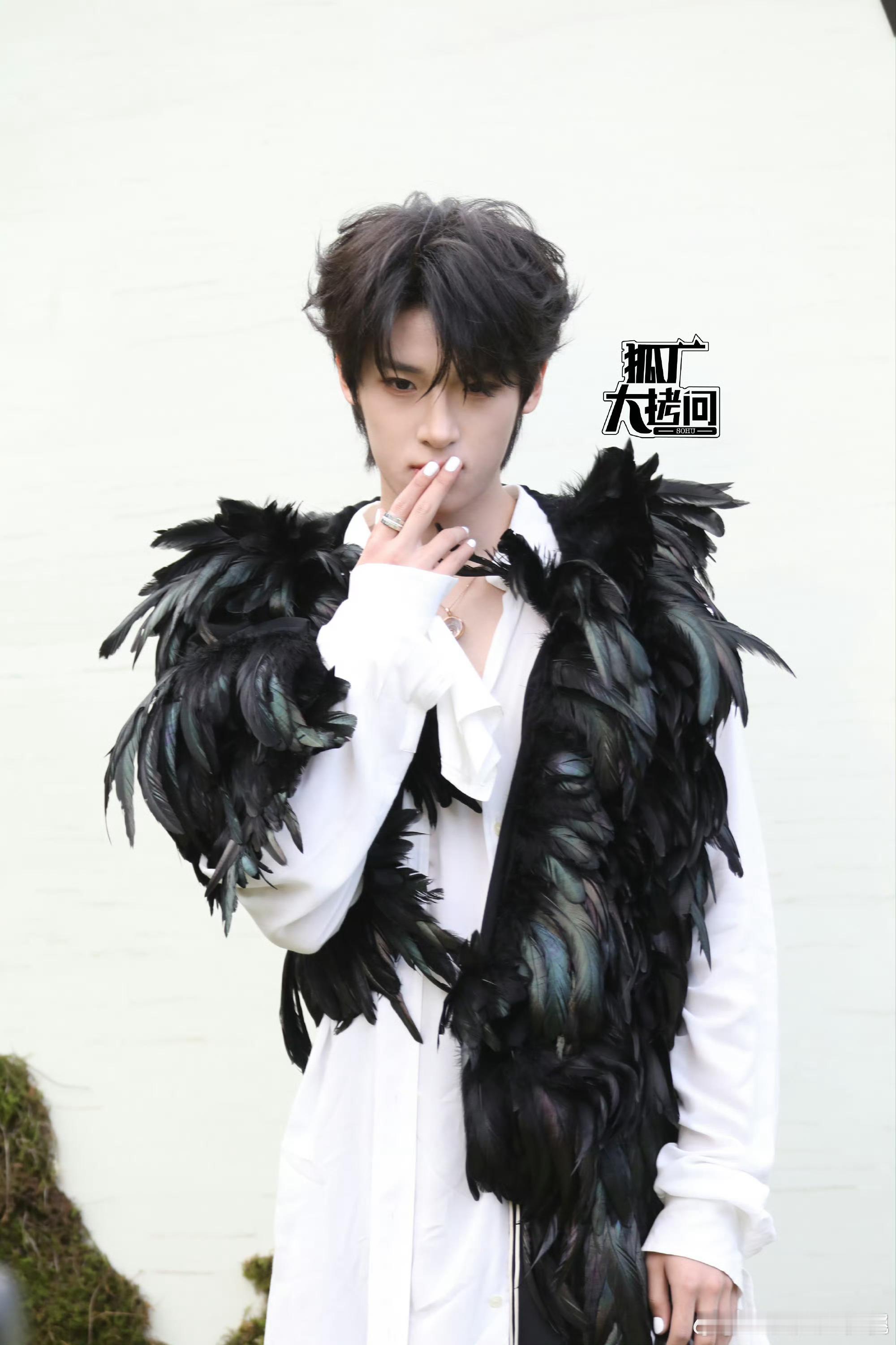 VOGUE红毯男艺人生图许凯、胡一天、洪知秀、张康乐、贺峻霖、陈鑫海、夏之光、何