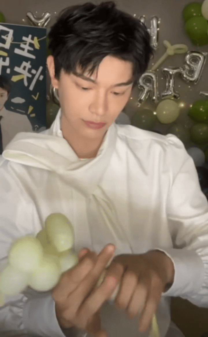 丁禹兮[超话] 💚丁禹兮卫韫 💚丁禹兮张海虾 我的夜空本星河长明，遇见你后寥