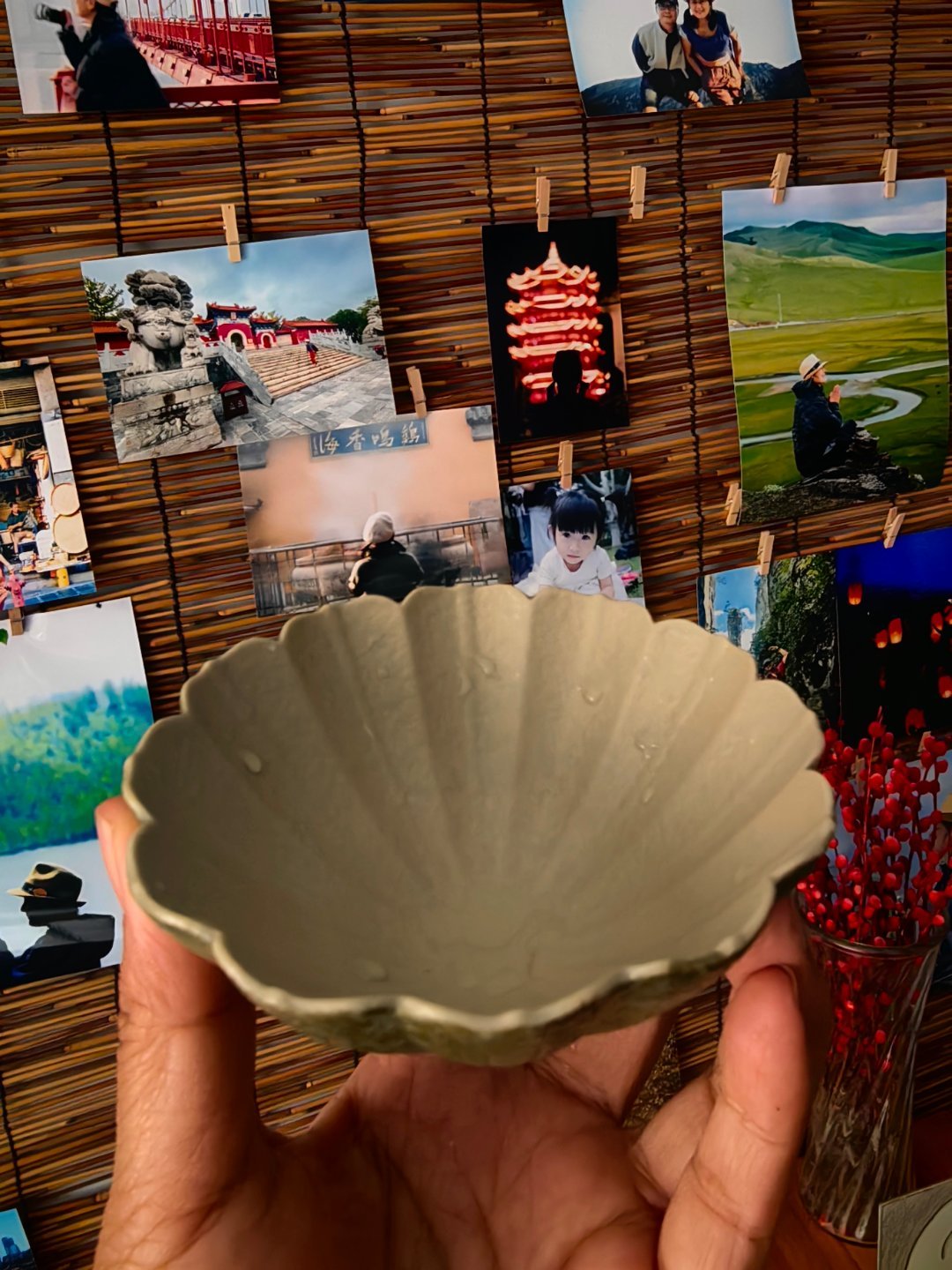 *碎碎念*午饭喝水，我会嫌平常用的茶杯浅，不够牛饮，某人拿出这只斗笠杯～青绿花瓣