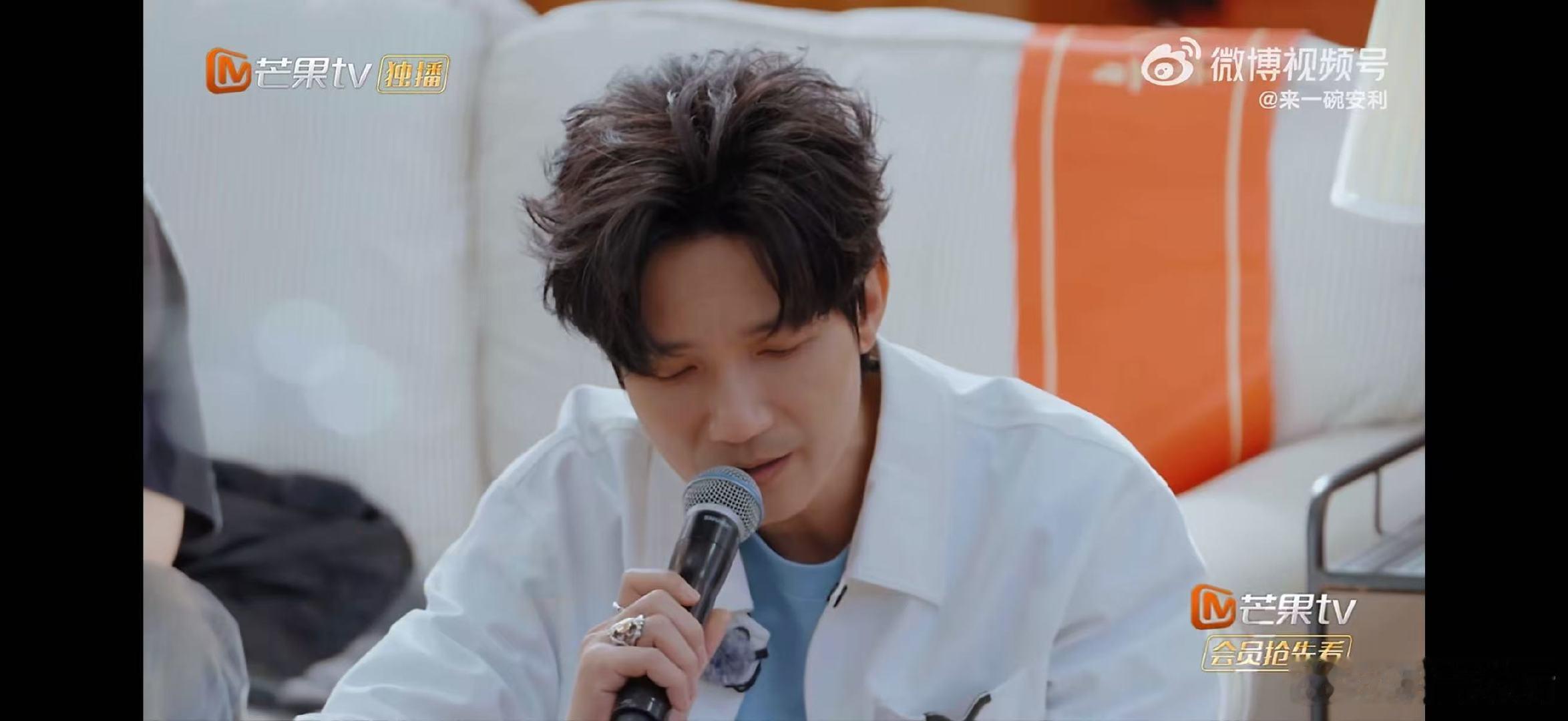 厚米团演奏友情岁月快乐老友有风季听到厚米团即兴合奏的《友情岁月》，我仿佛被前奏的