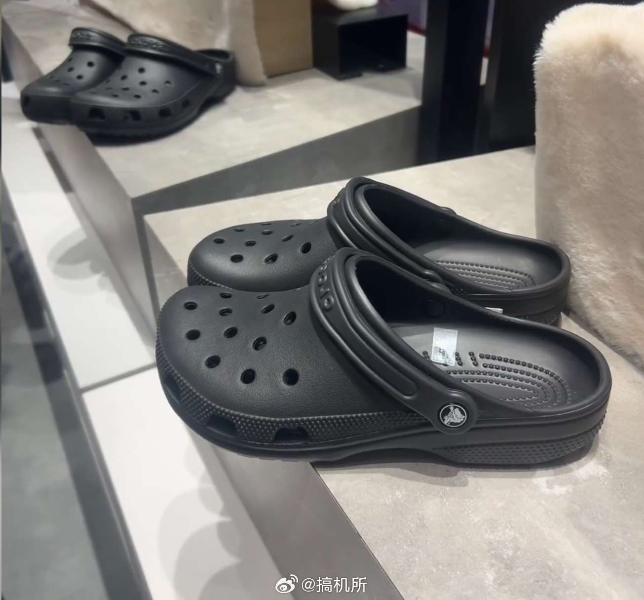 但是洞洞鞋穿着太舒服，我基本天天穿洞洞鞋穿洞洞鞋得了角化型脚气玩山姆托举梗妈妈再