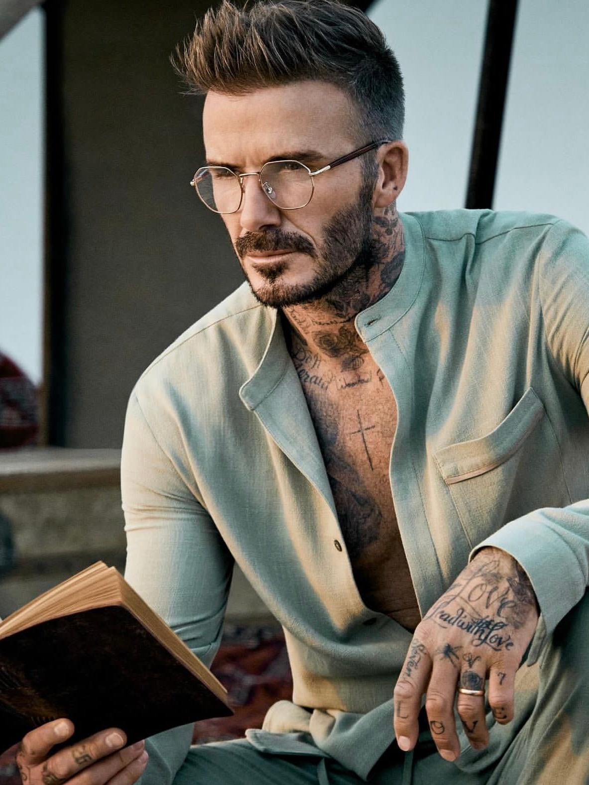 贝克汉姆老了，少女也变少妇了[捂脸]，但他依然是帅爆镜。可惜的是完美的基因，带来