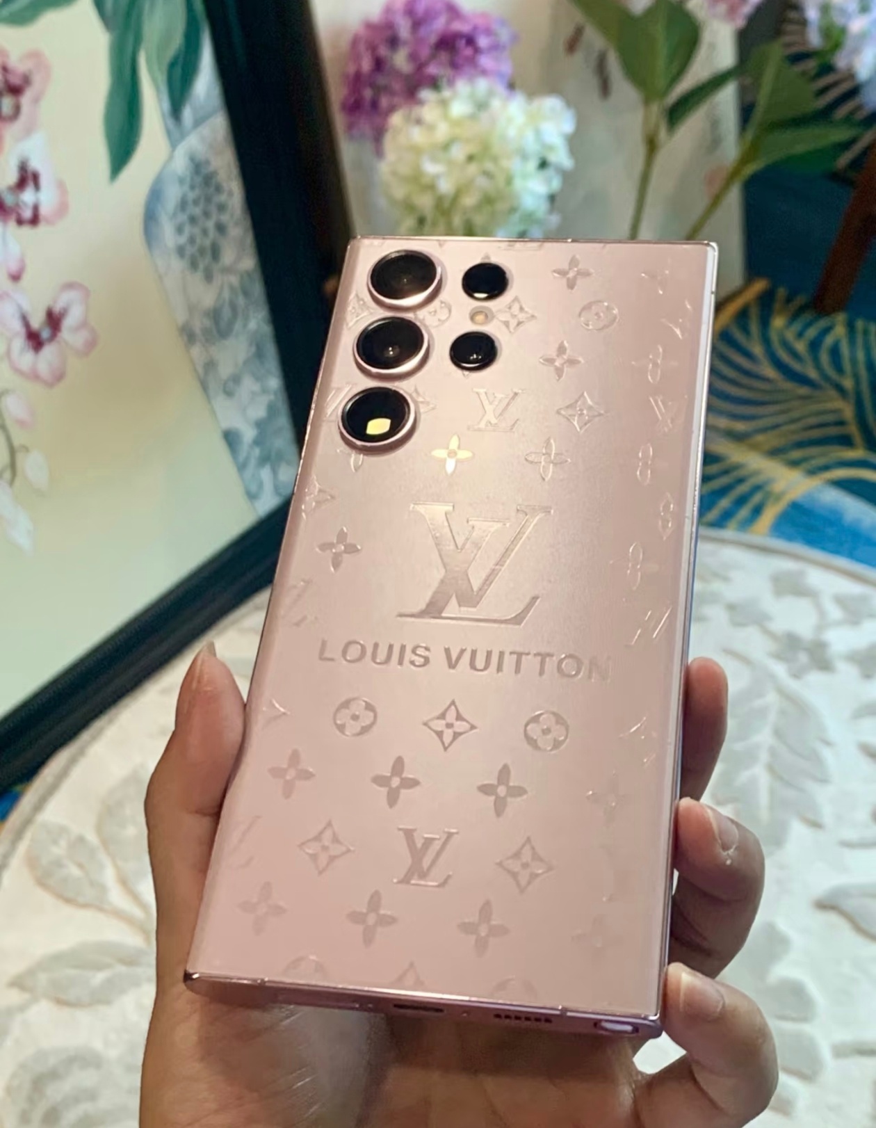 三星手机贴个lv的贴膜，更高级了。 ​​​