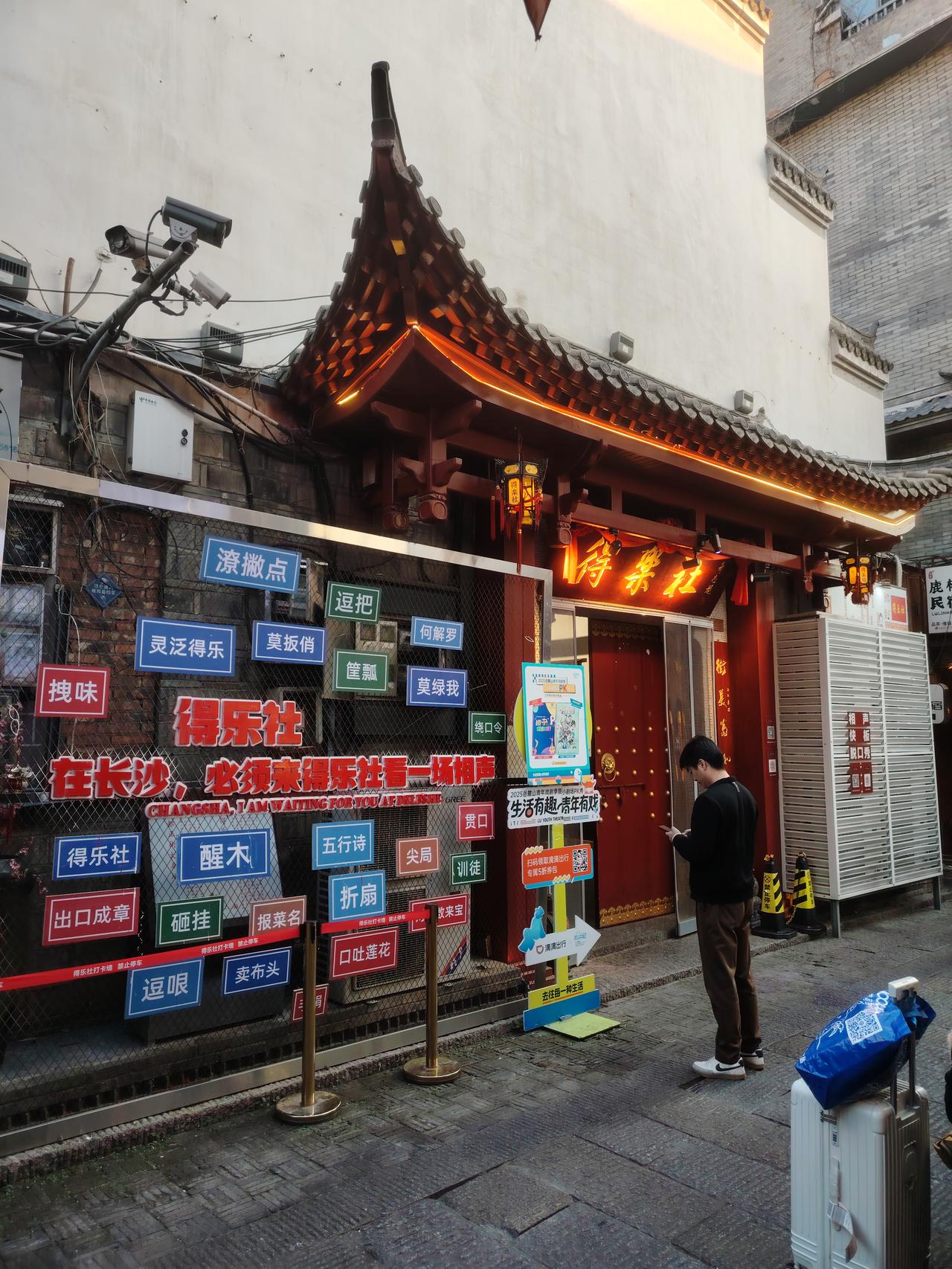 “十四五”期间，中国在世界经济舞台上光彩夺目。
始终坚持与各国，特别是发展中国家