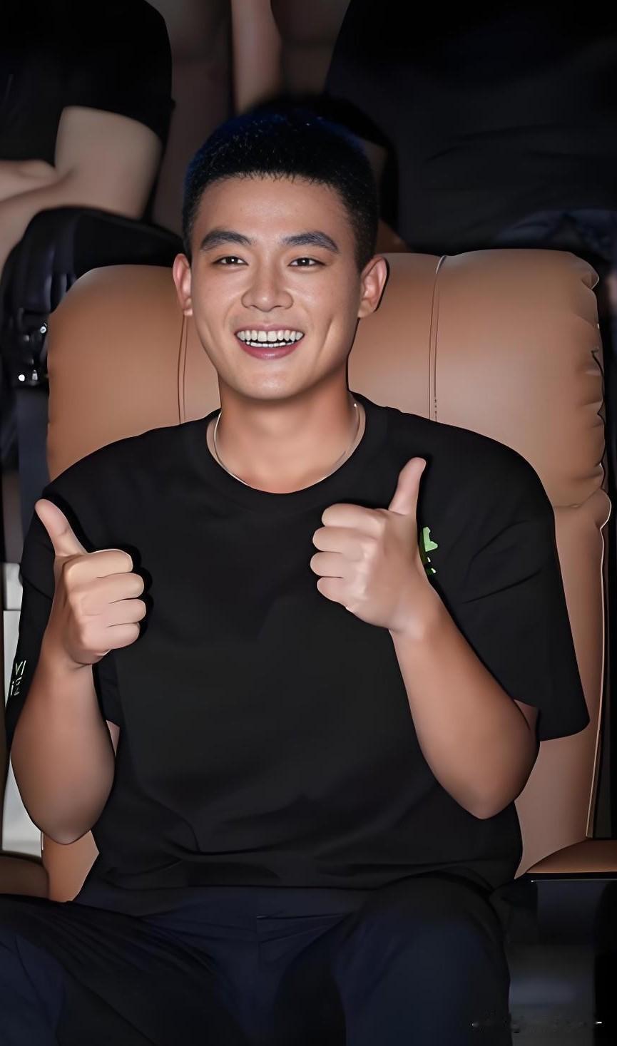 就演林看山这演员欧豪，

本以为演技一如既往的情绪外放，

可谁成想最后才发现这
