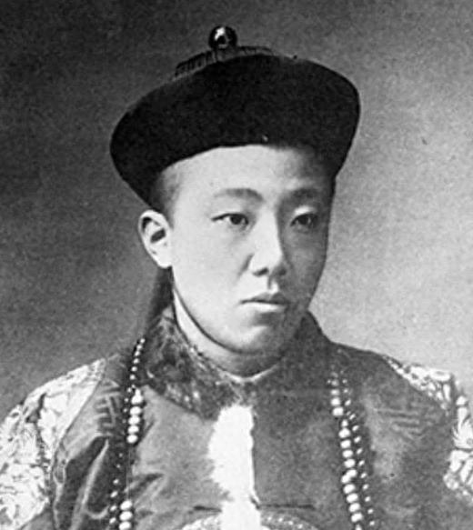 末代皇叔三岁封将军，解放后毛主席为何选他担任“弼马温”，背后故事令人思考
195