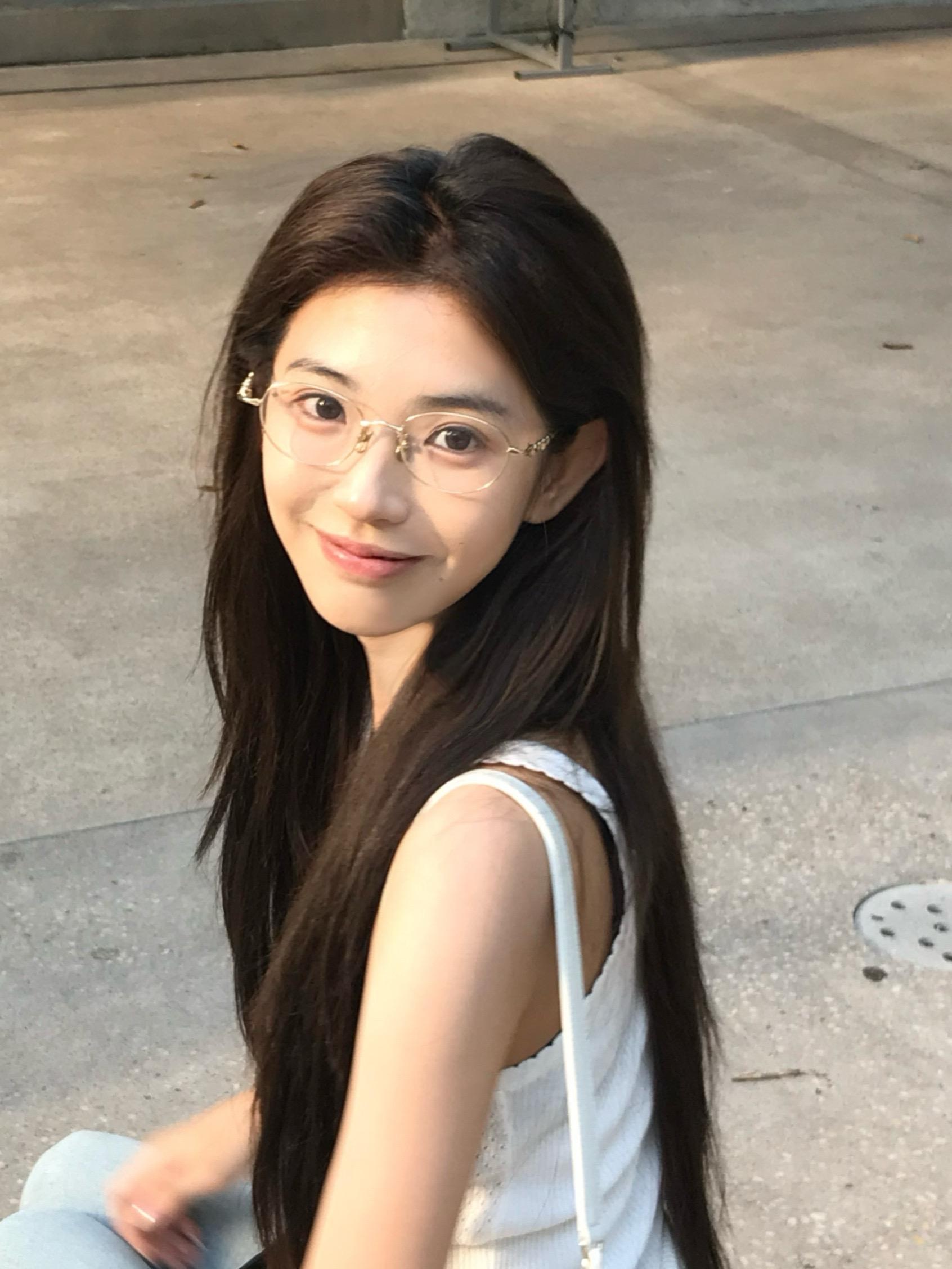 我是一个幸福主义者，从不扫自己的兴，从不等任何人