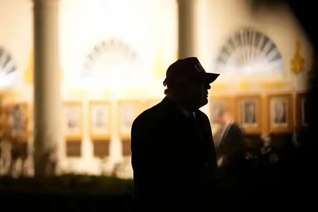 伊朗这次反击还是有些策略的，伊朗不仅对美国和以色列反击，沙特、阿联酋、卡塔尔、伊