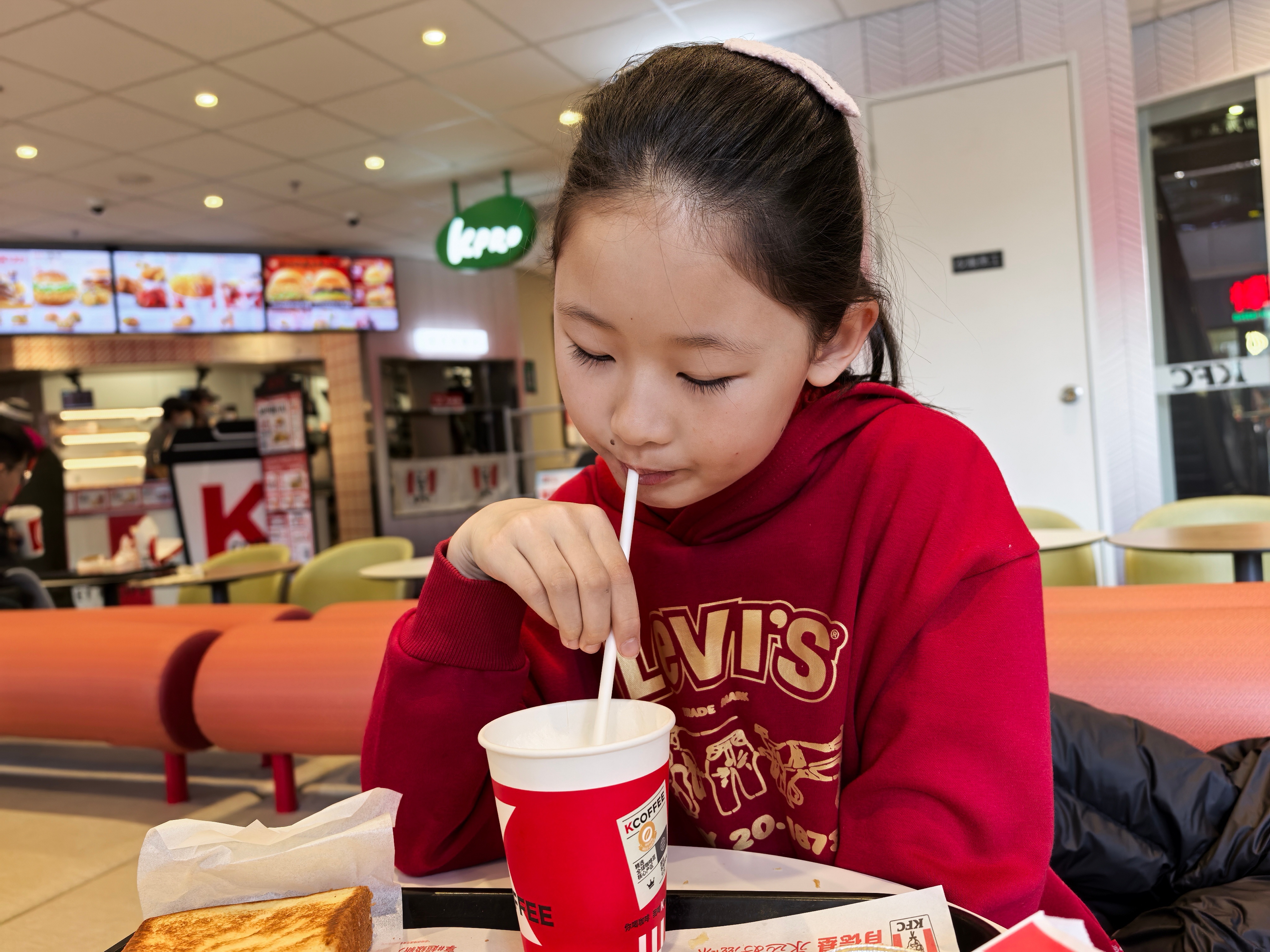 北京的小学放寒假太早了，一点也不估计上班族的时间。