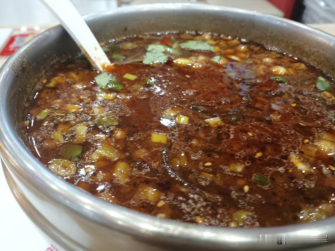 酸辣粉
天气有点阴，不如昨天晴朗。
躺了一上午，中午一个多小时的午睡，把前天晚上