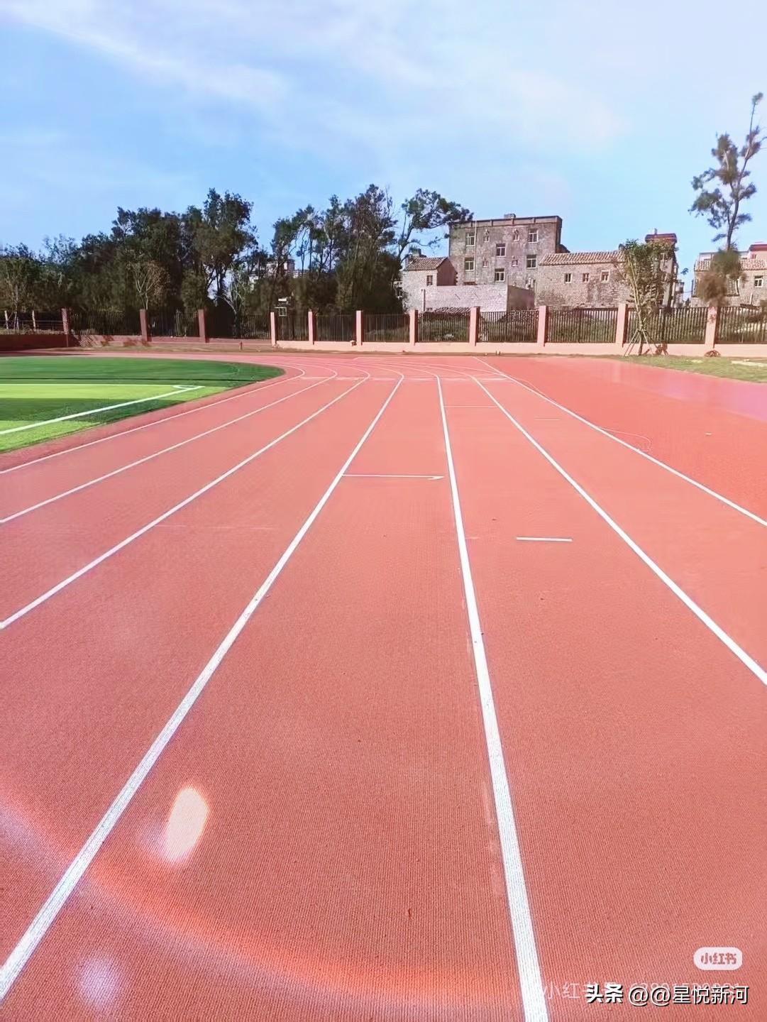 现在的孩子都怎么了？
今晚回家，遇到我们县城一所职专放学，得有六七个吧，一人骑一