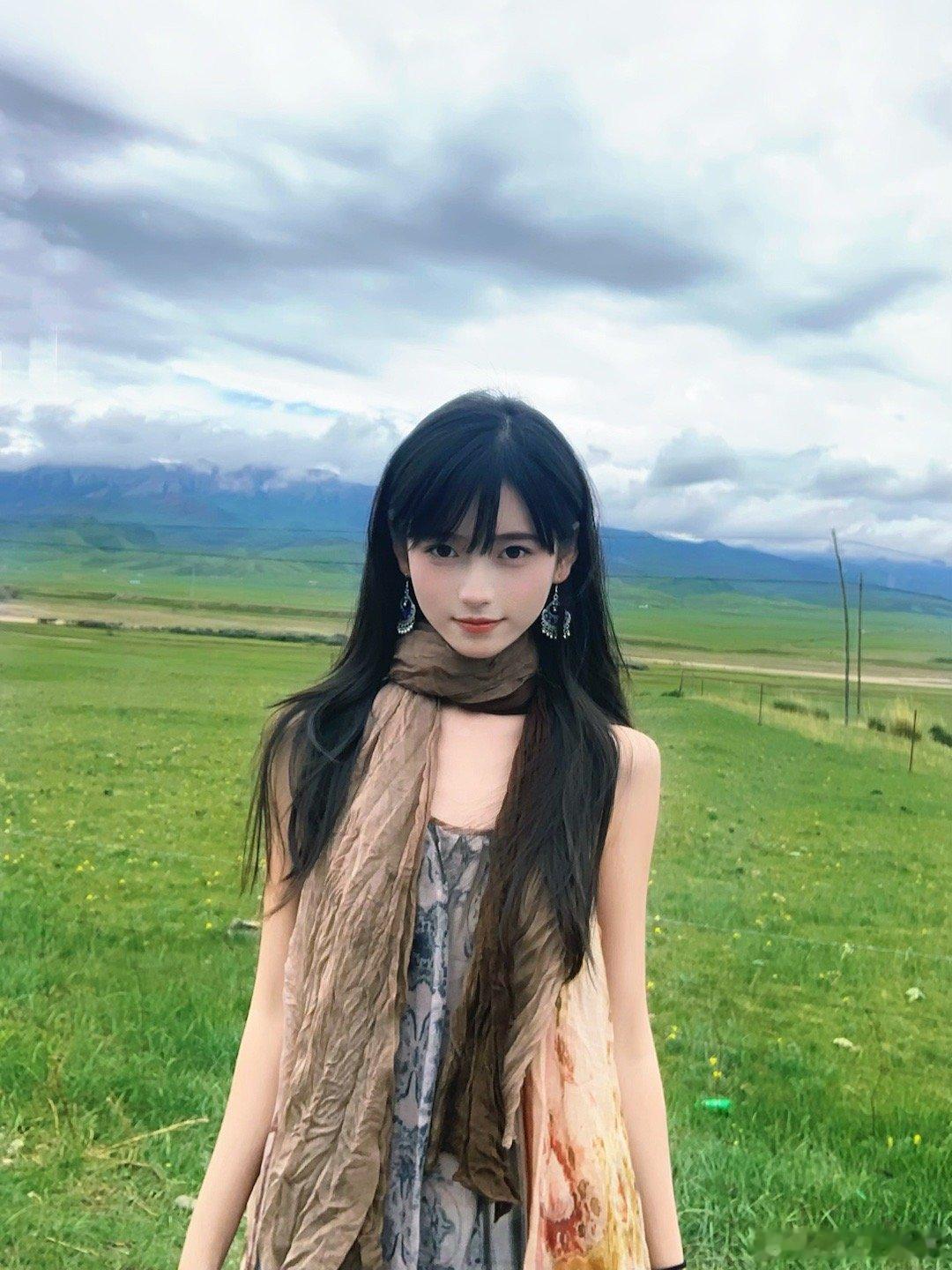 波浪在海面上营火在岸边 ​​​