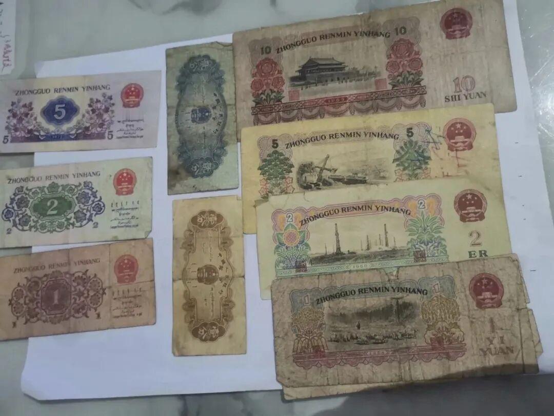 10 年前囤旧钞、炒邮票的热潮还历历在目，可如今不少藏友想变现，才发现自己踩了大