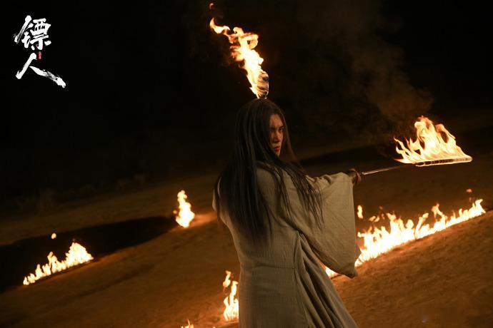 于适这个知世竖很joker 当他撕开衣襟露出伤疤时，突然懂了什么叫