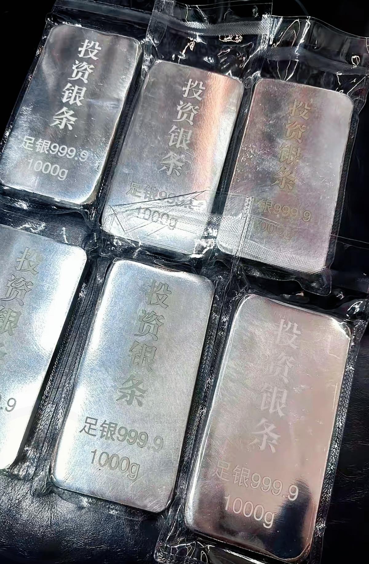 谁懂啊！我哥刚才给我整了套“白银暴富论”，差点给我CPU干烧了！
 
     