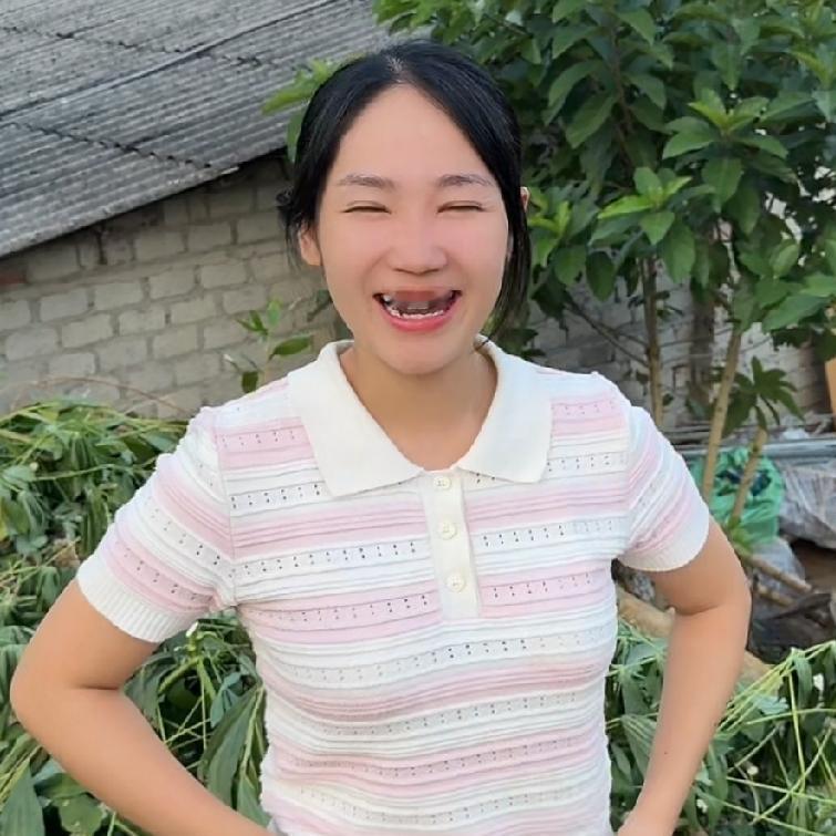 三姐现在正在热恋中，出镜的时候少了，大家议论纷纷，三姐夫开着车为小松提供了许多的