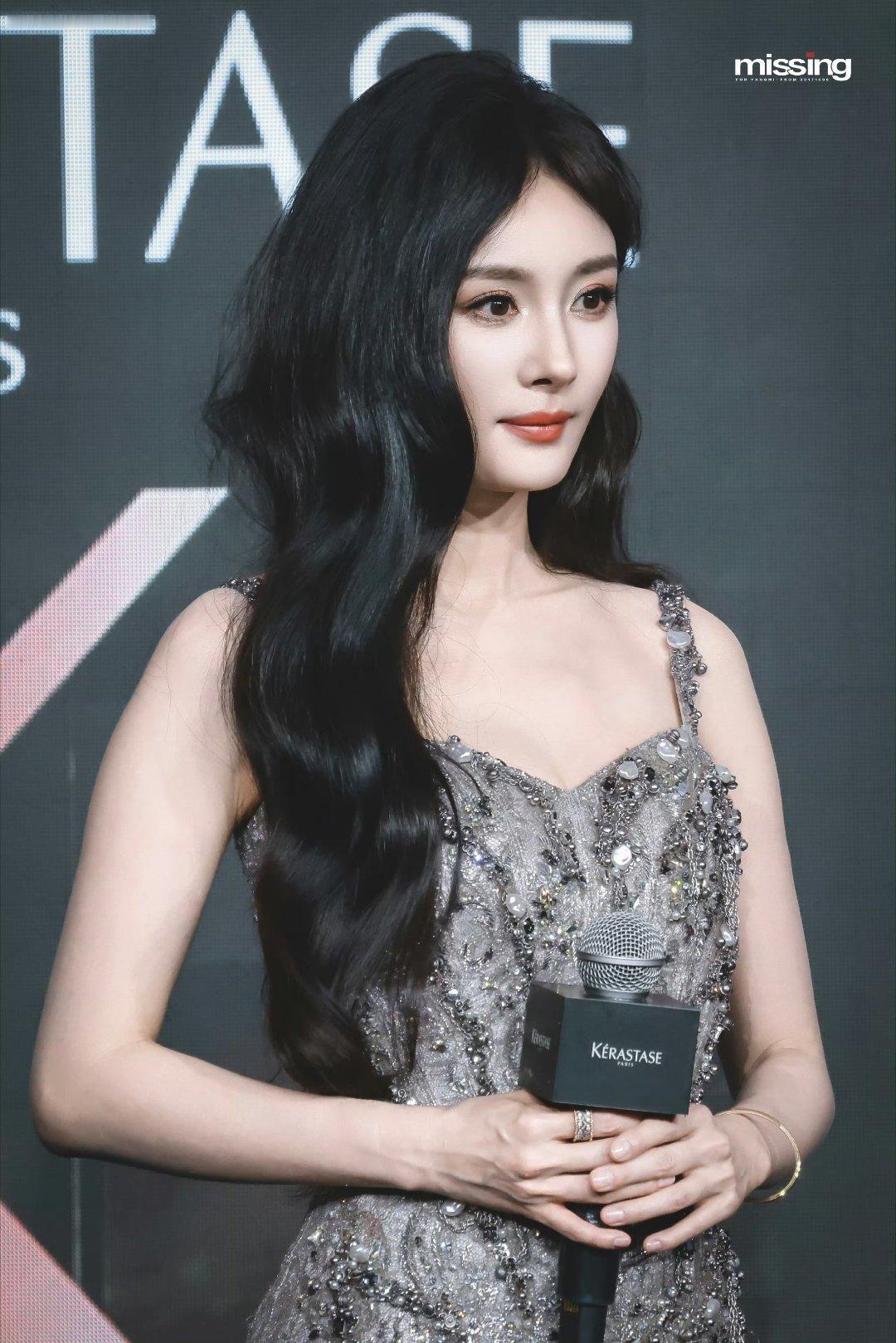 杨幂女王的眼睛 851女神饶命啊！！连轴转的活动，谁羡慕了！还能超美的状态，谁又